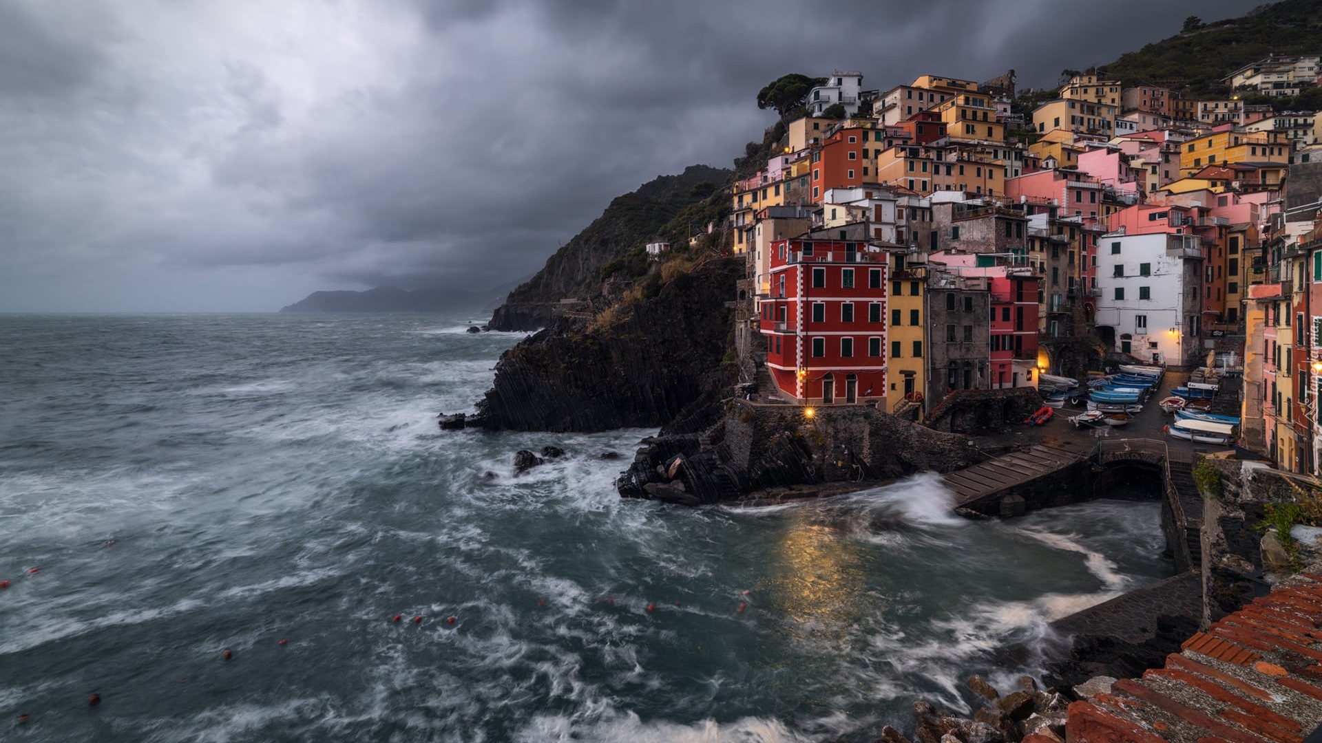 Włochy, Cinque Terre, Riomaggiore, Kolorowe, Domy, Morze, Skały, Zatoka