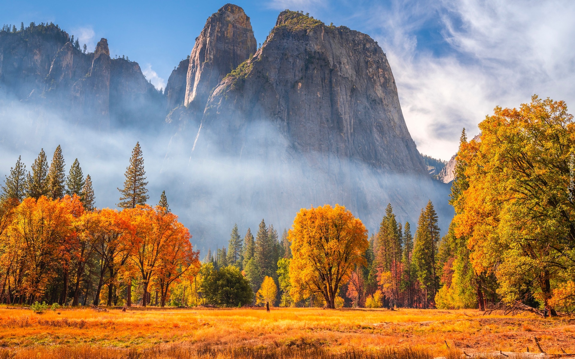 Stany Zjednoczone, Kalifornia, Park Narodowy Yosemite, Skały, Jesień, Mgła, Drzewa, Góry