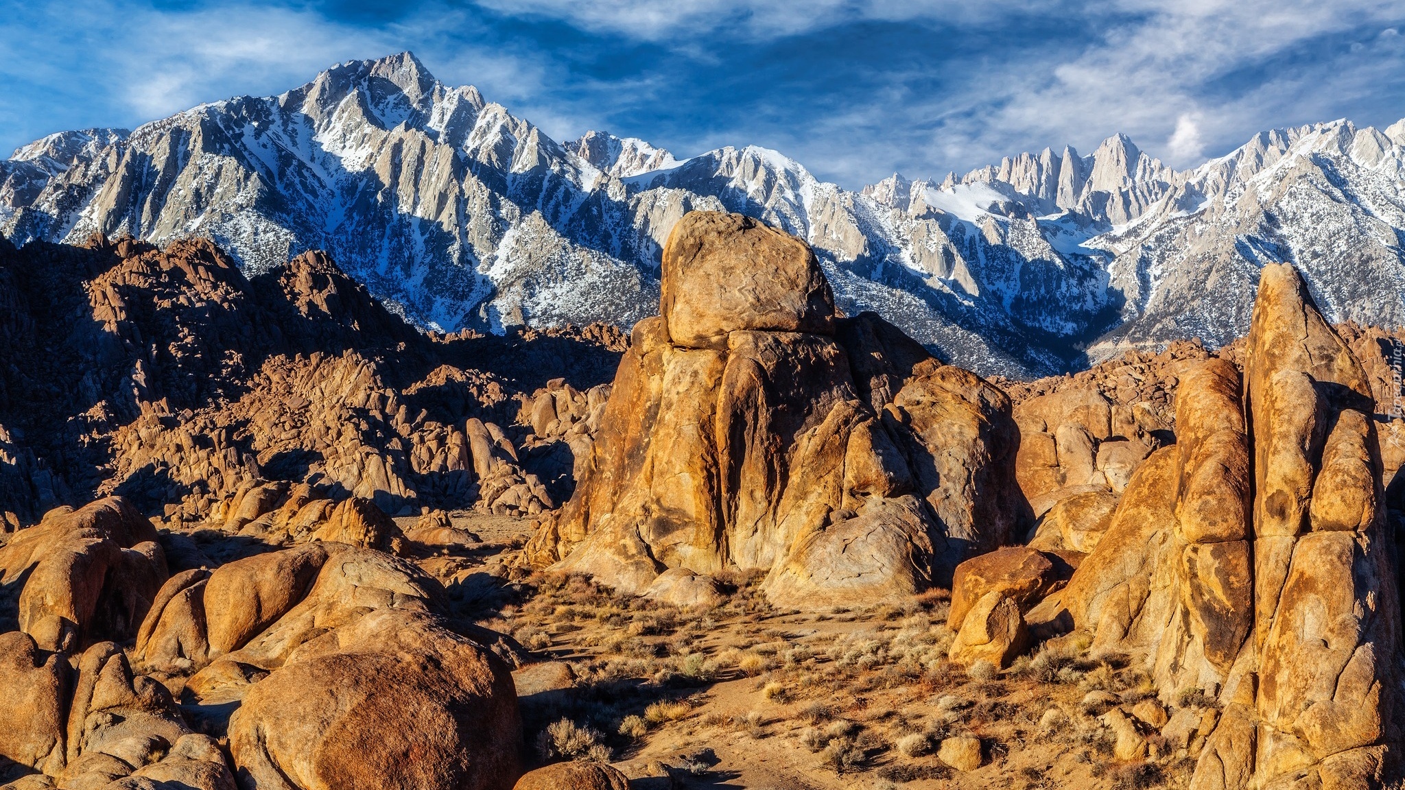 Stany Zjednoczone, Kalifornia, Skały, Alabama Hills, Góry, Ośnieżone