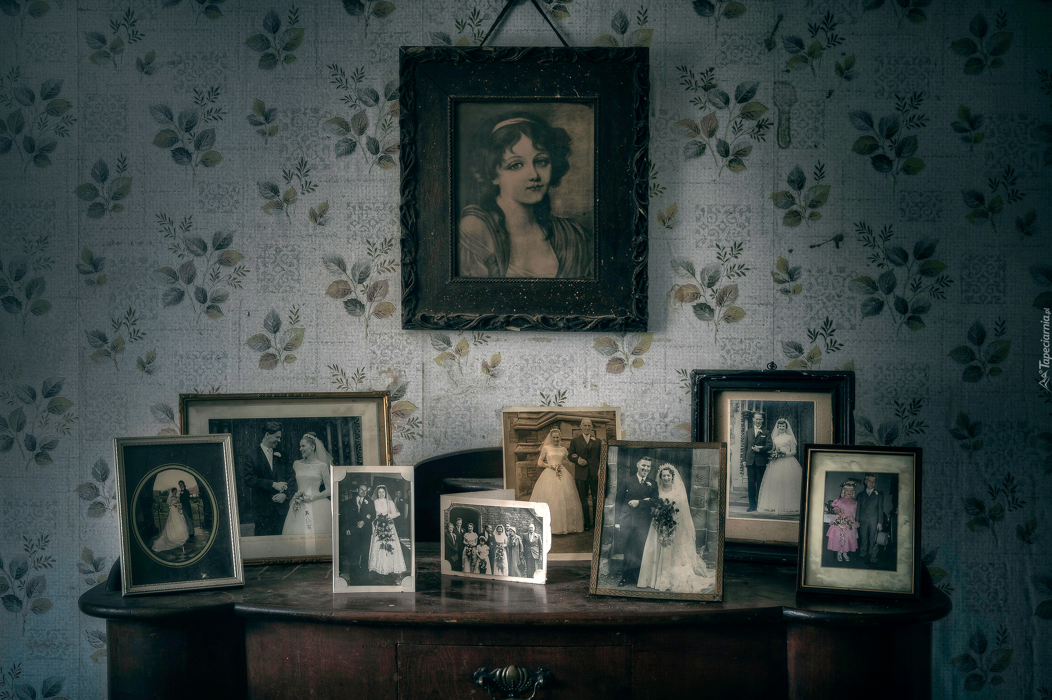 Можно ли фотографии умерших вешать на стены дома