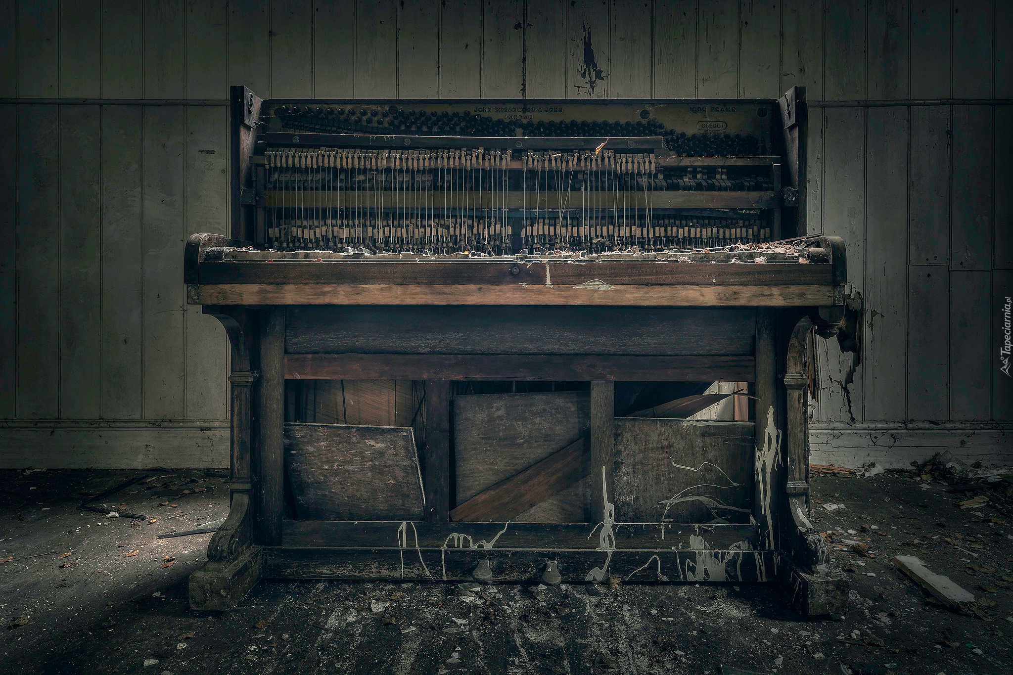 Stare, Zniszczone, Pianino