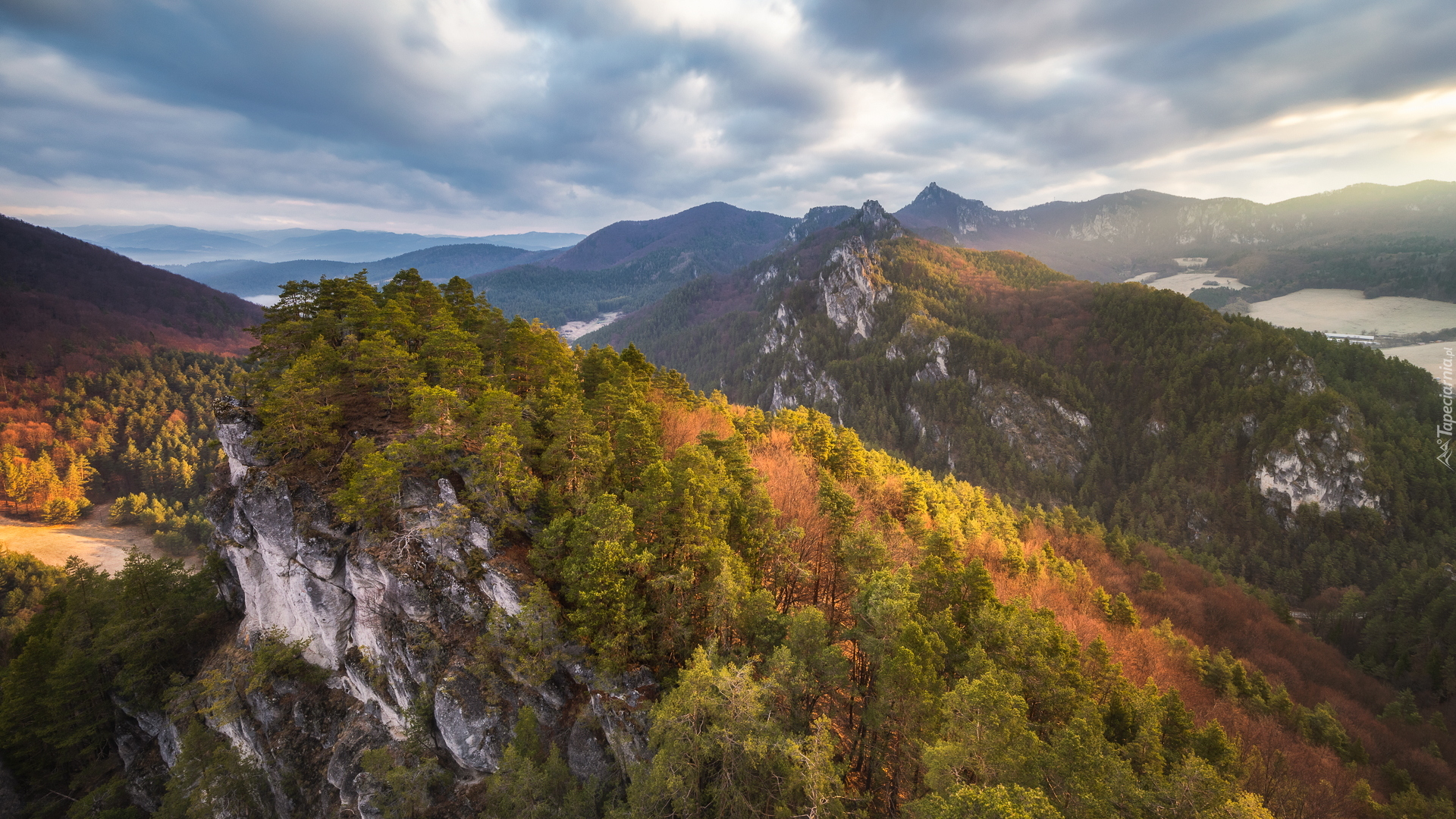 Jesień, Góry Strażowskie, Skały, Sulovskie skały, Lasy, Drzewa, Słowacja