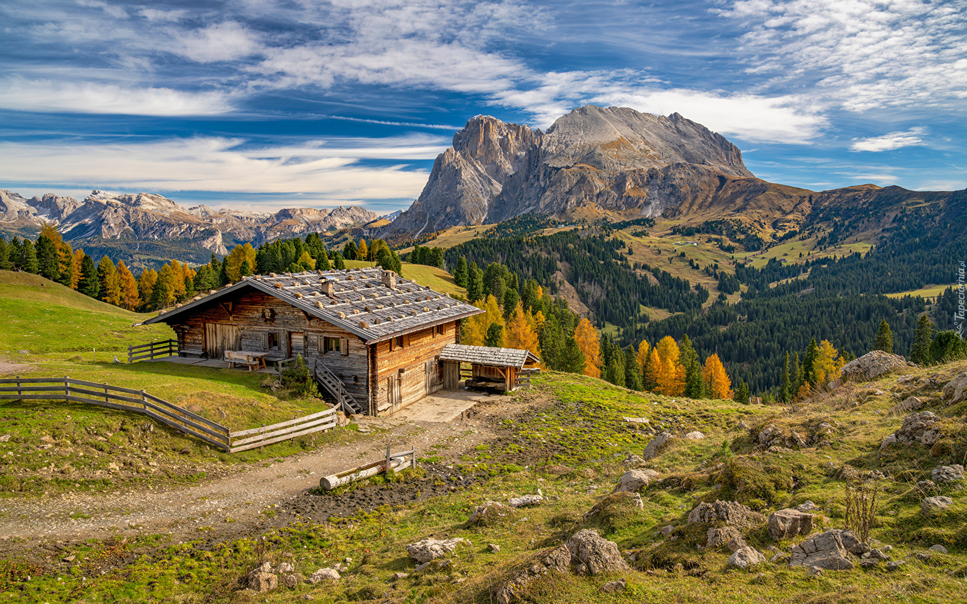 Włochy, Południowy Tyrol, Góry, Dolomity, Sassolungo, Drzewa, Dom, Ogrodzenie, Kamienie