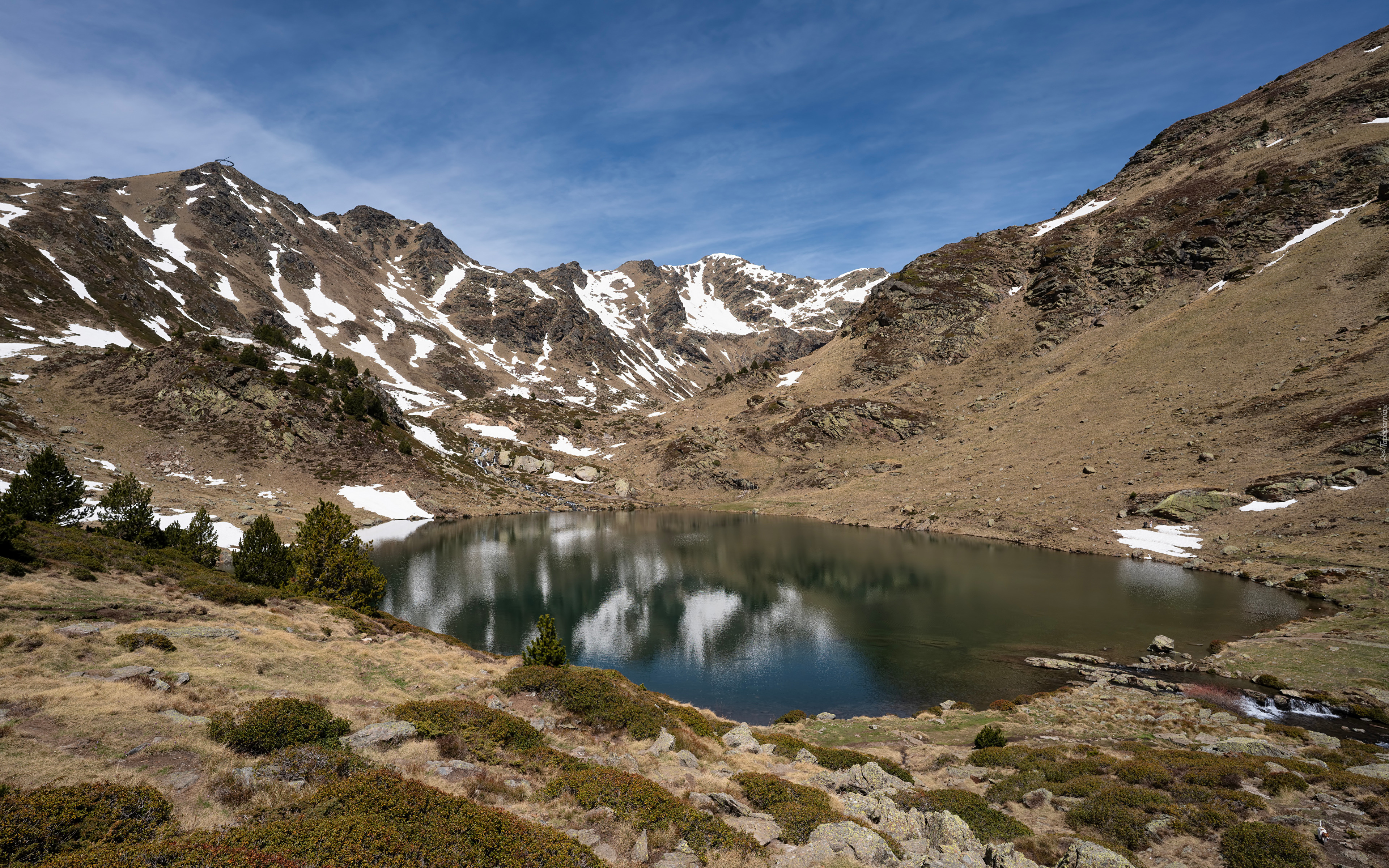 Andora, Pireneje, Tristaina Lake, Jezioro, Drzewa, Ośnieżone, Góry, Niebo