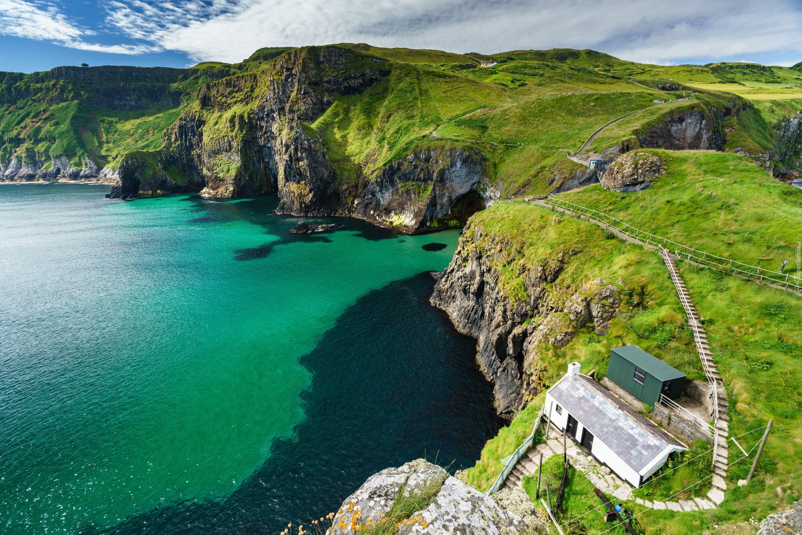 Irlandia Północna, Hrabstwo Antrim, Ballintoy, Wybrzeże, Klify, Morze, Skały, Domy