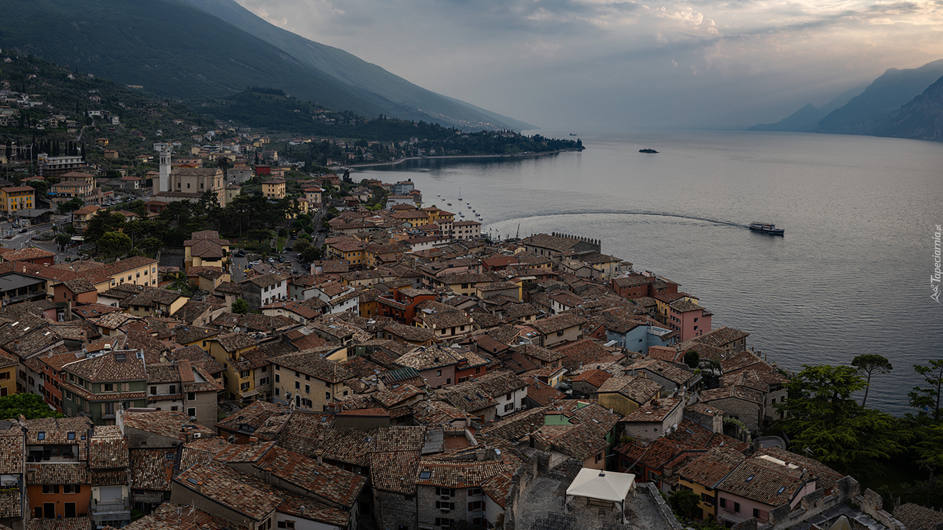 Włochy, Malcesine, Góry, Jezioro Garda, Domy