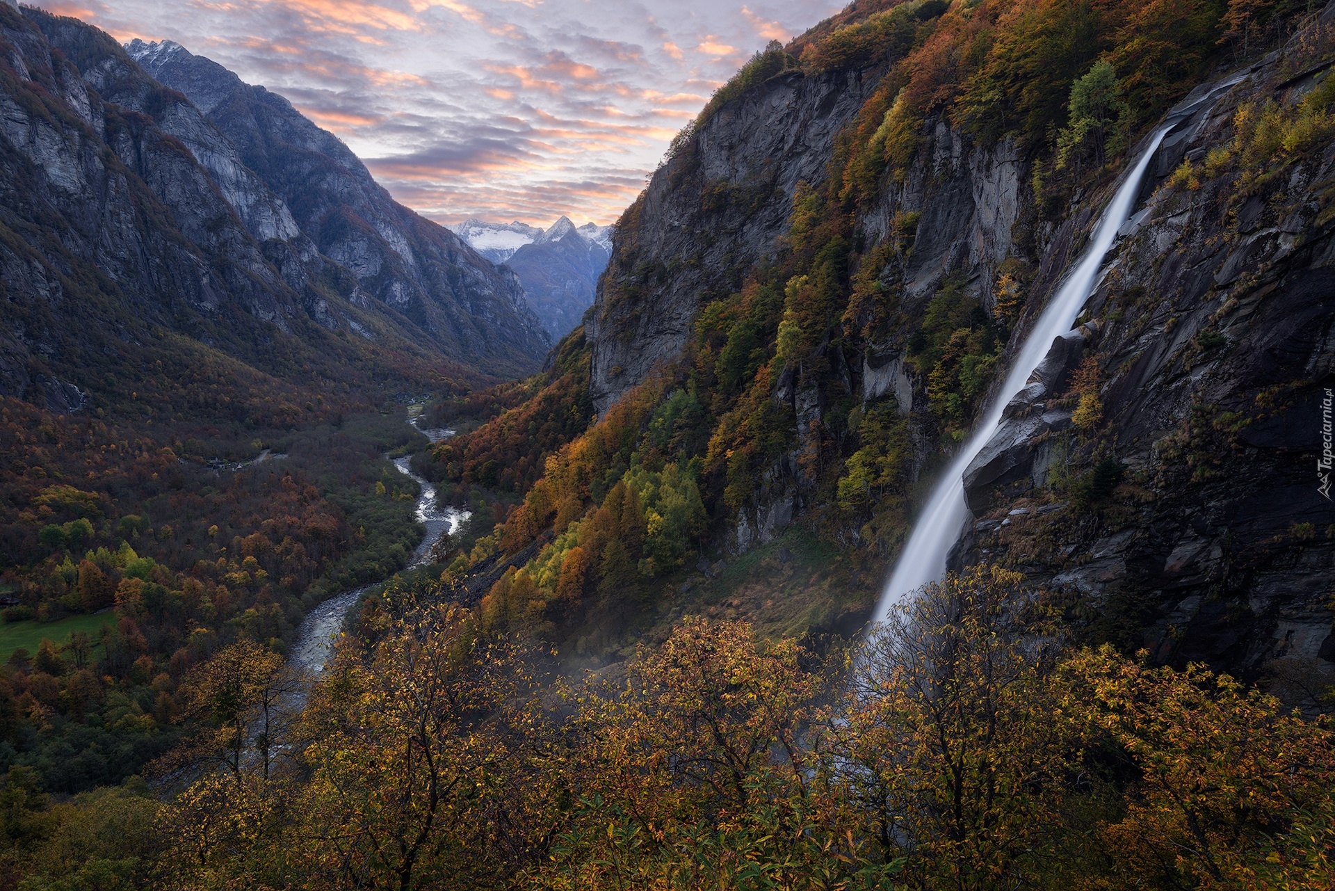 Góry, Rzeka, Skały, Wodospad, Drzewa, Wąwóz, Chmury, Jesień