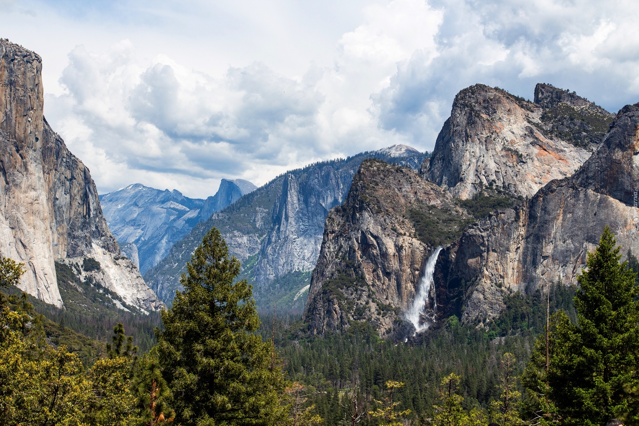 Park Narodowy Yosemite, Góry, Sierra Nevada, Wodospad, Drzewa, Lasy, Kalifornia, Stany Zjednoczone
