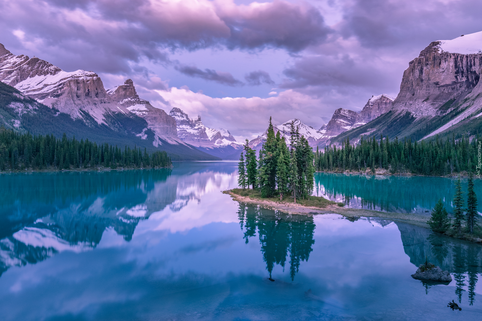 Park Narodowy Jasper, Góry, Jezioro Maligne, Drzewa, Chmury, Alberta, Kanada