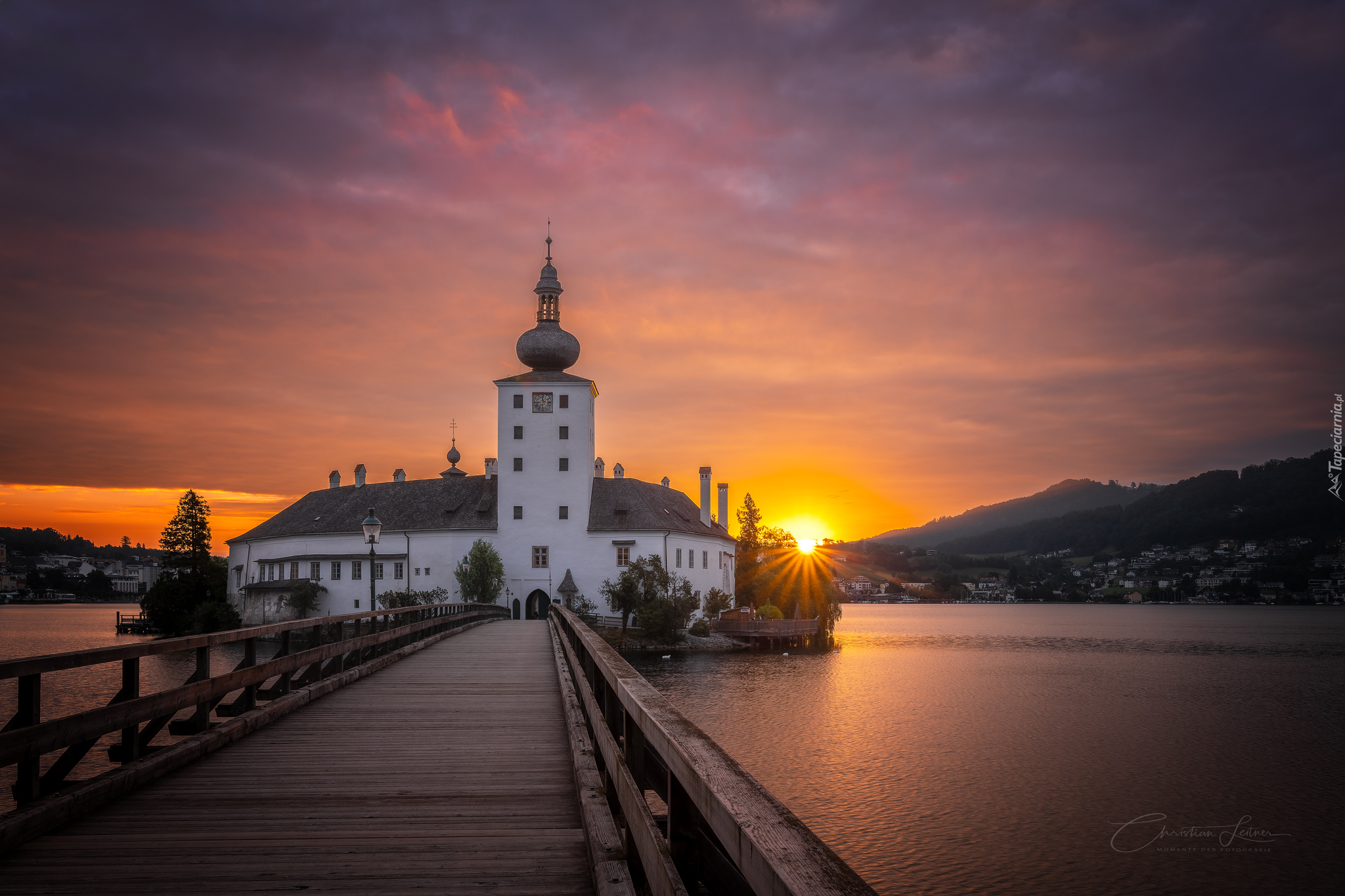 Austria, Salzkammergut, Góry, Alpy, Jezioro, Traunsee, Zamek Ort, Schloss Ort, Most, Drzewa, Wschód Słońca