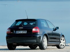 Czarne, Audi S3, tył
