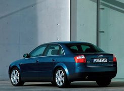 Audi A4, Sedan