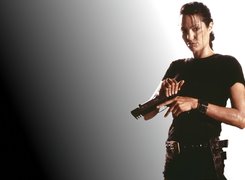 Angelina Jolie, pistolet