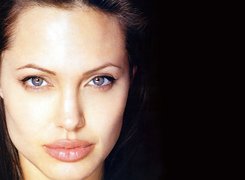 Angelina Jolie, duże usta , niebieskie oczy