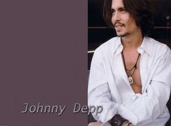 Johnny Depp,biała koszula