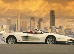 Białe, Ferrari Testarossa, Cabrio, Miasto