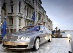 Bentley Continental, Elegancka, Limuzyna