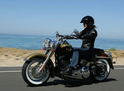 Harley Davidson Softail Fat Boy, Motocyklistka