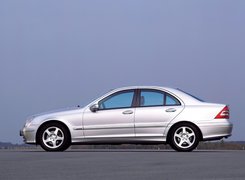 Mercedes C-klasa, Sedan, Srebrny, Lewy Profil