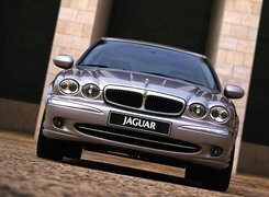 Jaguar X-Type, Przód