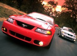Fordy Mustangi, Czerwony, Srebrny