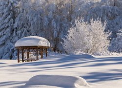 Altanka w śniegu