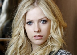 Avril Lavigne, Blondynka, Lustro, Odbicie