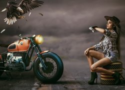 Kobieta, Motocykl BMW, Bielik amerykański