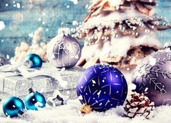 Świąteczna, Kompozycja, Boże Narodzenie, Bombki, Śnieg, Szyszka, Prezent, Choinka