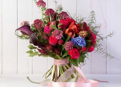 Bukiet kwiatów, Róże, Tulipany, Jarzmianka, Różowa, Wstążka, Deski