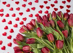 Bukiet tulipanów z serduszkami