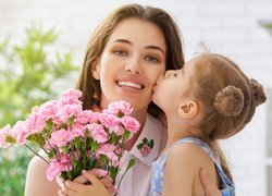 Buziak i kwiaty od córeczki