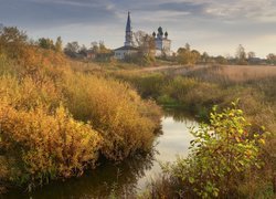 Cerkiew w Osenovo nad rzeką Lakhost