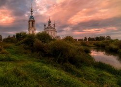 Cerkiew w Savinskoye nad rzeką Ustya