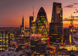 Anglia, Londyn, City of London, Panorama miasta, Wieżowiec 30 St Mary Axe, Zachód słońca
