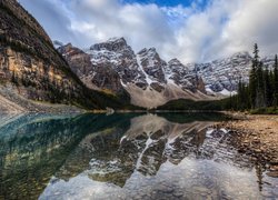 Park Narodowy Banff, Góry, Dolina Dziesięciu Szczytów, Jezioro Moraine, Drzewa, Prowincja Alberta, Kanada