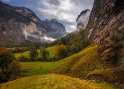 Dolina Lauterbrunnental w szwajcarskich Alpach
