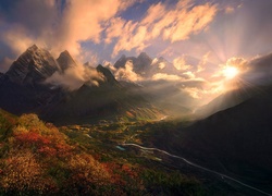 Nepal, Góry Himalaje, Rzeka, Dolina, Zachód słońca, Chmury, Roślinność