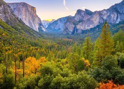 Dolina Yosemite Valley i góry Sierra Nevada