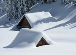 Domy zasypane śniegiem