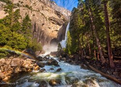 Stany Zjednoczone, Kalifornia, Park Narodowy Yosemite, Góry, Drzewa, Wodospad, Rzeka, Tęcza