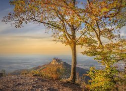 Góra Hohenzollern, Zamek Hohenzollern, Drzewa, Jesień, Badenia-Wirtembergia, Niemcy