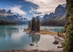 Park Narodowy Jasper, Jezioro, Maligne Lake, Góry, Drzewa, Lasy, Chmury, Alberta, Kanada