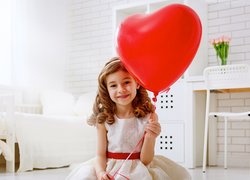 Dziewczynka z czerwonym balonem