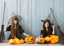 Dziewczynki przebrane na Halloween
