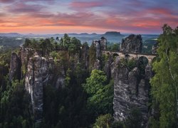 Formacja skalna Bastei w niemieckim Parku Narodowym Saskiej Szwajcarii