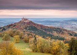Góra Hohenzollern, Zamek Hohenzollern, Lasy, Drzewa, Wzgórze, Badenia-Wirtembergia, Niemcy