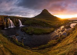 Góra Kirkjufell, Rzeka, Wodospad Kirkjufellsfoss, Wschód słońca, Półwysep Snaefellsnes, Islandia