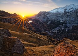 Góra Marmolada w promieniach słońca