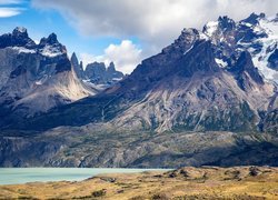 Góry Cordillera del Paine w Parku Narodowym Torres del Paine w Chile
